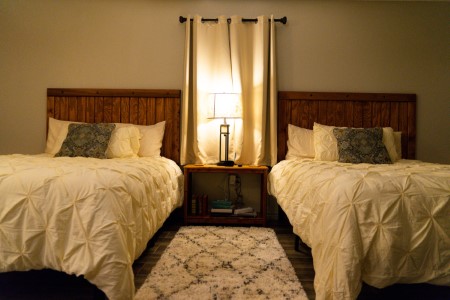 Bedroom #2 with two Queen sized beds including 100% Egyptian Cotton Sateen weave sheets & duvet covers.